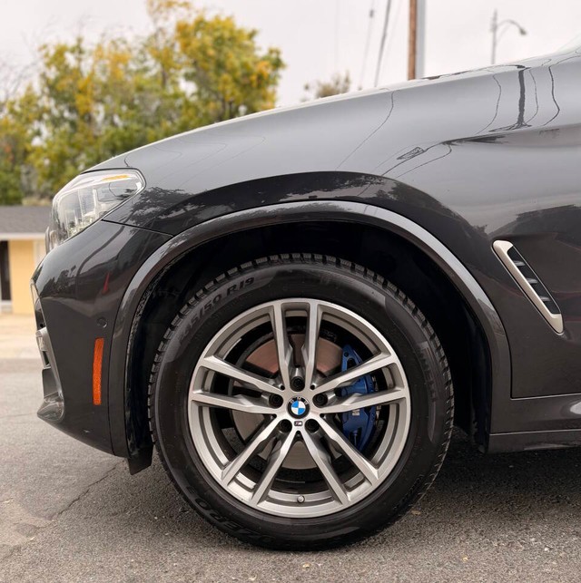 BMW X3 Vehicle Full-screen Gallery Image 20