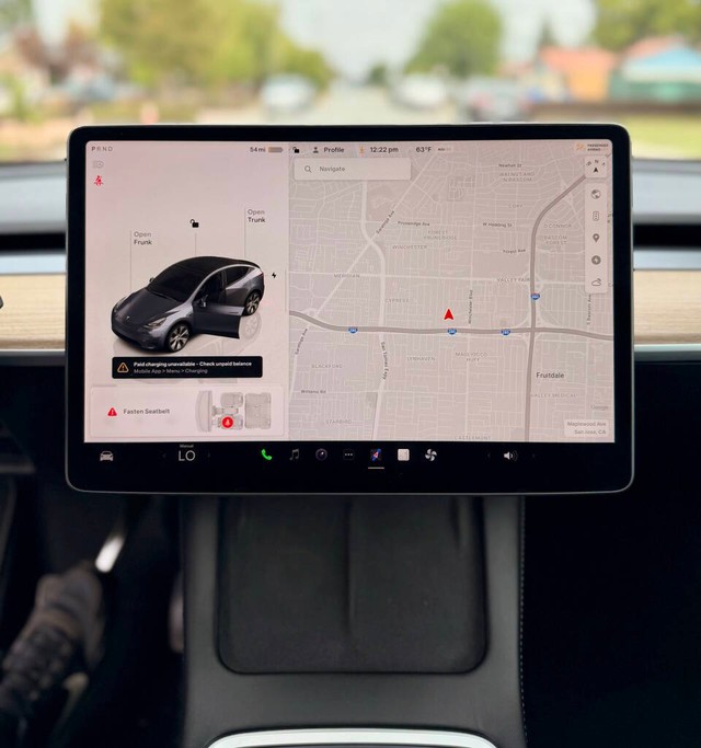 Tesla Model Y Vehicle Full-screen Gallery Image 12