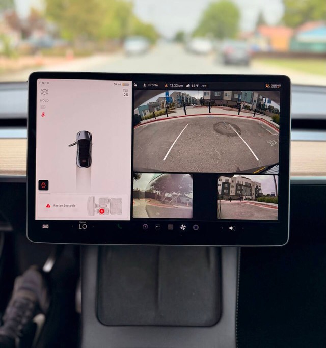 Tesla Model Y Vehicle Full-screen Gallery Image 13
