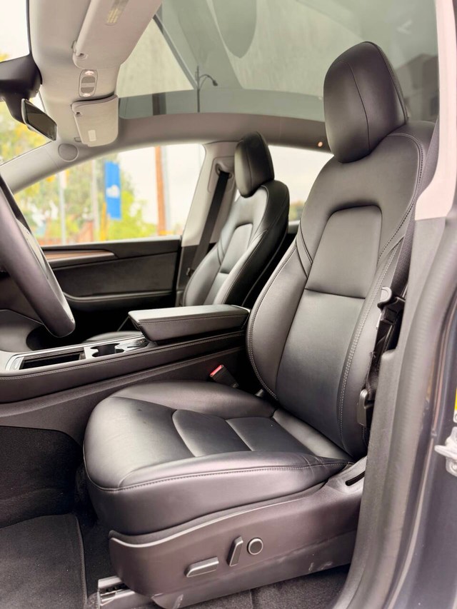 Tesla Model Y Vehicle Full-screen Gallery Image 14