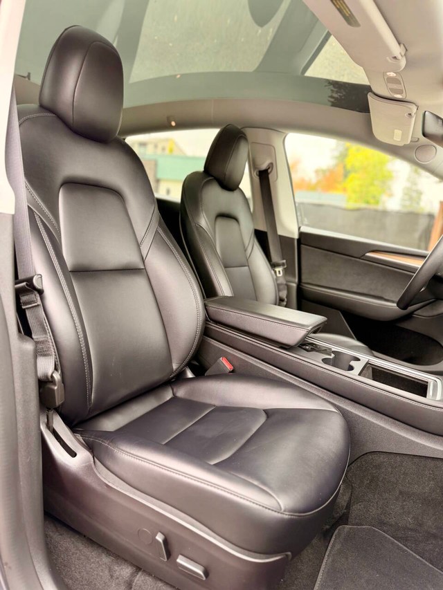 Tesla Model Y Vehicle Full-screen Gallery Image 15