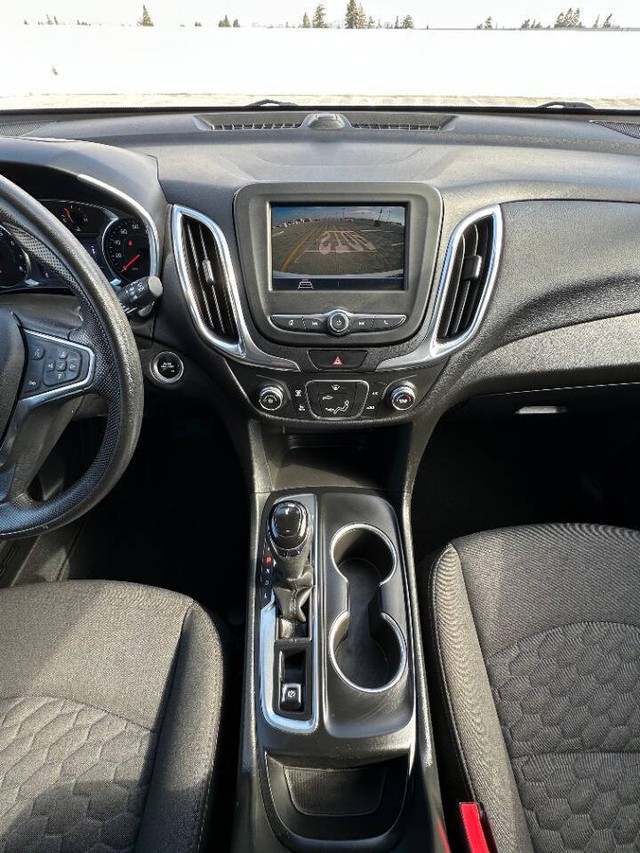 Chevrolet Equinox Vehicle Full-screen Gallery Image 12