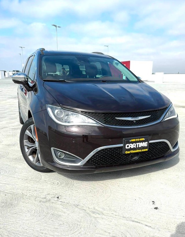 Chrysler Pacifica Vehicle Full-screen Gallery Image 03