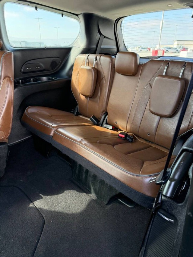 Chrysler Pacifica Vehicle Full-screen Gallery Image 18