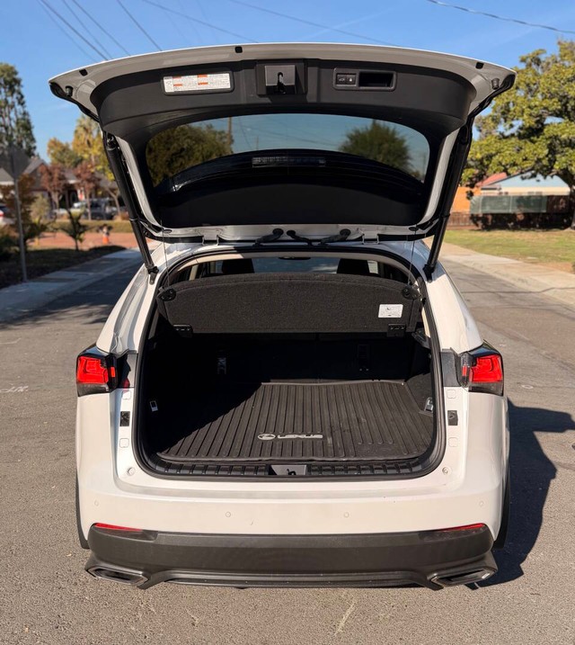 Lexus NX Vehicle Full-screen Gallery Image 17