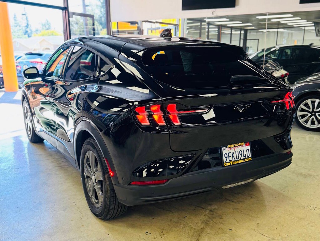 Ford Mustang Mach-E Vehicle Full-screen Gallery Image 06
