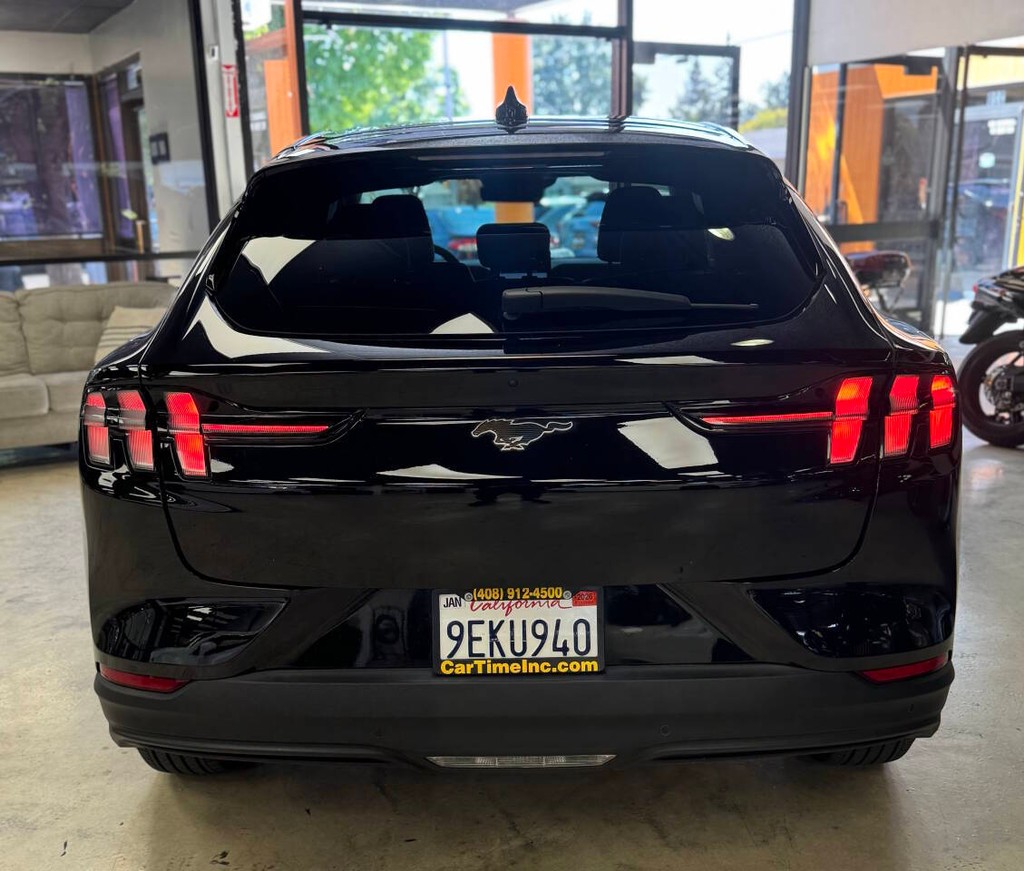 Ford Mustang Mach-E Vehicle Full-screen Gallery Image 08