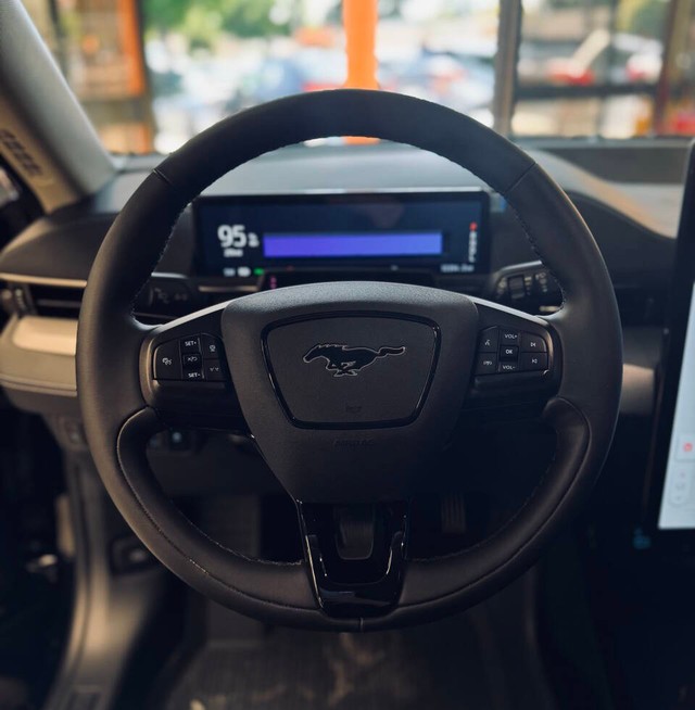 Ford Mustang Mach-E Vehicle Full-screen Gallery Image 09