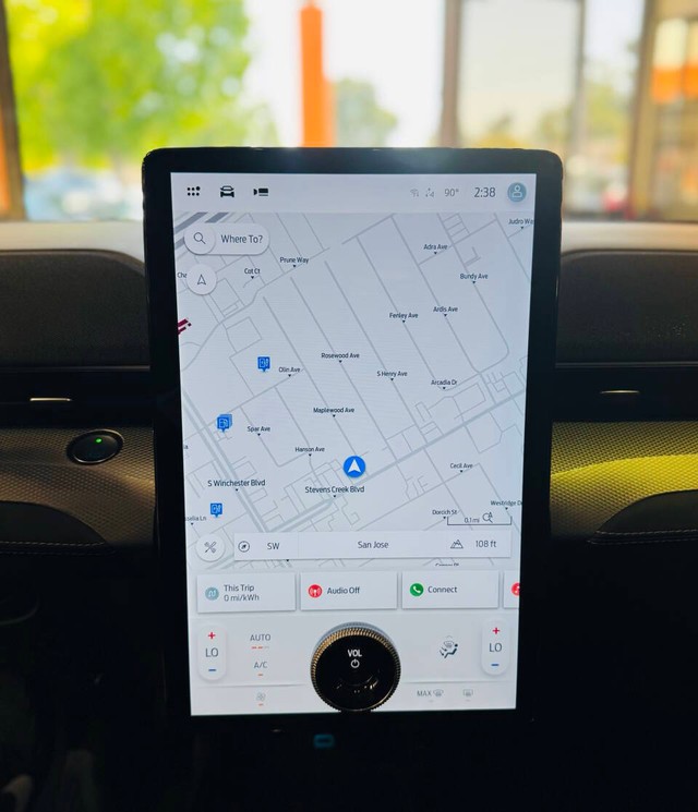 Ford Mustang Mach-E Vehicle Full-screen Gallery Image 11