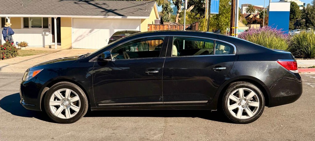 Buick LaCrosse Vehicle Full-screen Gallery Image 04