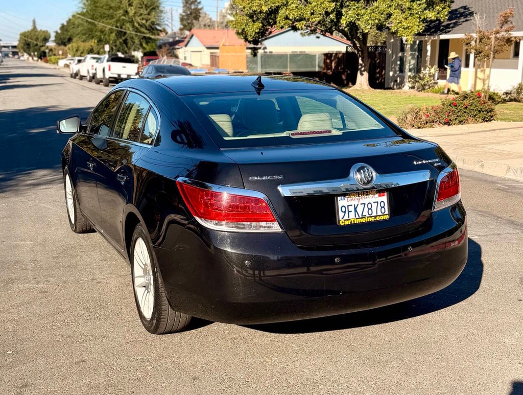 Buick LaCrosse Vehicle Full-screen Gallery Image 06