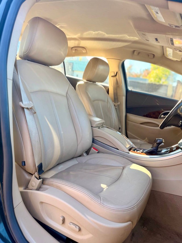 Buick LaCrosse Vehicle Full-screen Gallery Image 14