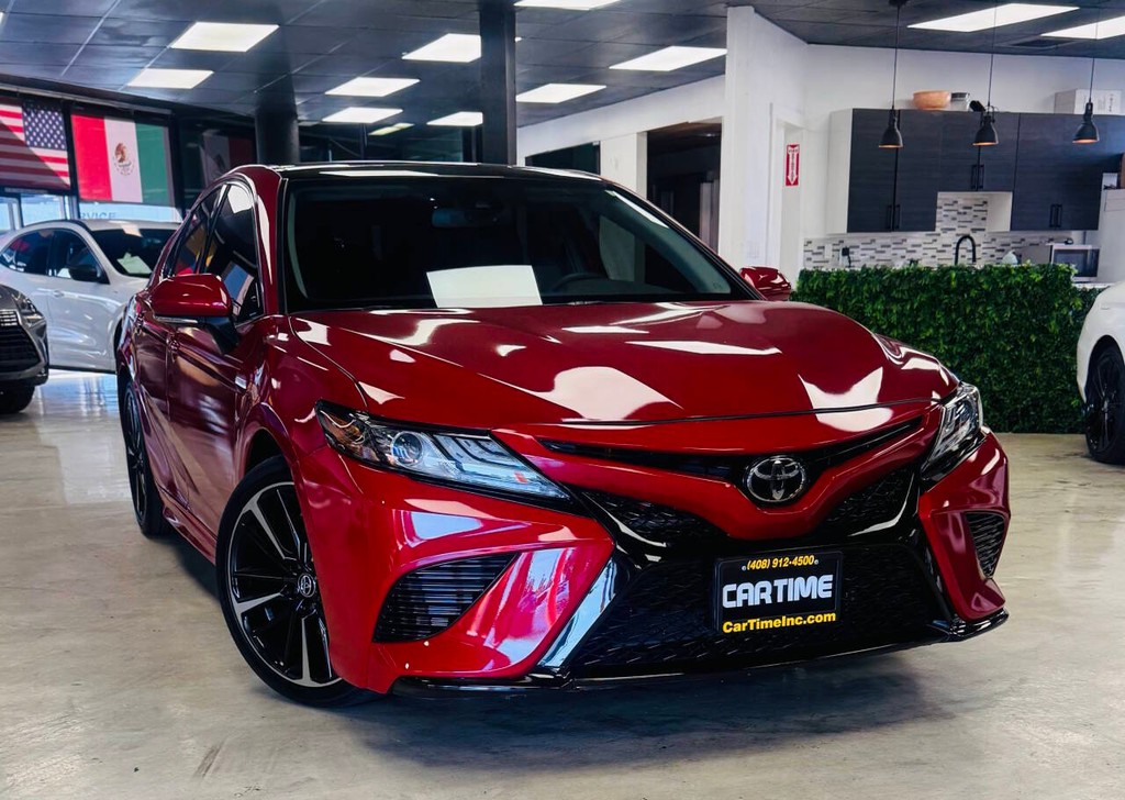 Toyota Camry Vehicle Full-screen Gallery Image 03