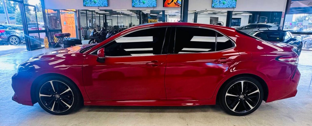 Toyota Camry Vehicle Full-screen Gallery Image 04