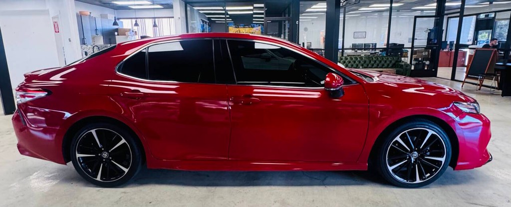 Toyota Camry Vehicle Full-screen Gallery Image 05