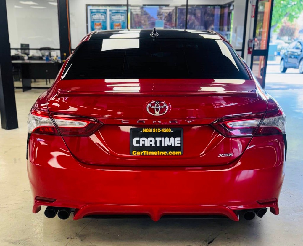 Toyota Camry Vehicle Full-screen Gallery Image 07