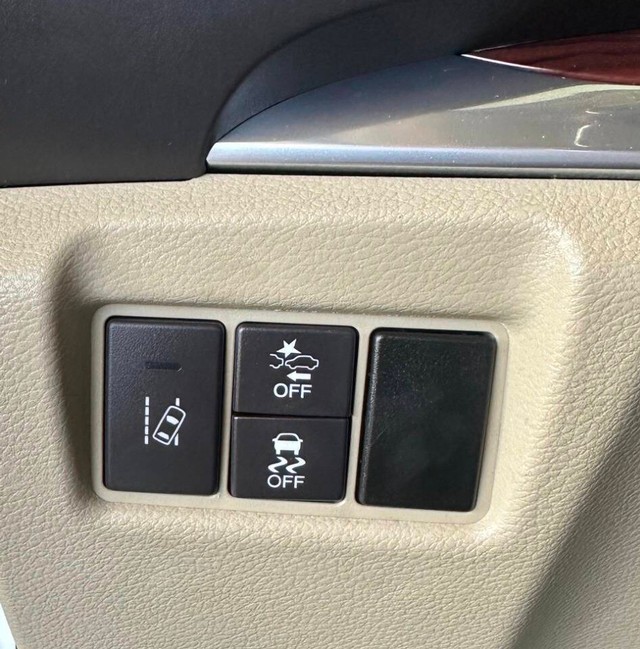 Acura MDX Vehicle Full-screen Gallery Image 14