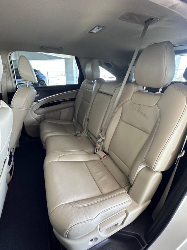 Acura MDX Vehicle Full-screen Gallery Image 15