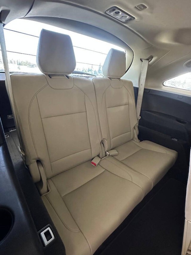 Acura MDX Vehicle Full-screen Gallery Image 17