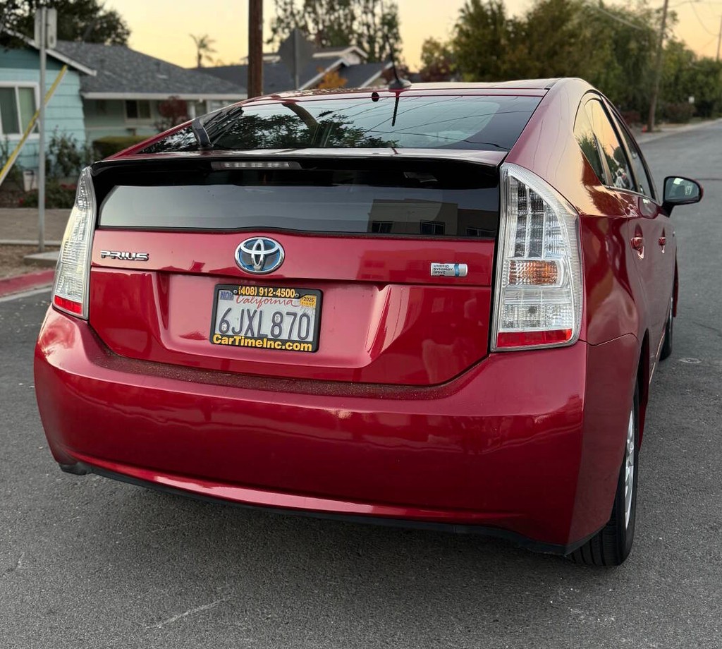 Toyota Prius Vehicle Full-screen Gallery Image 06