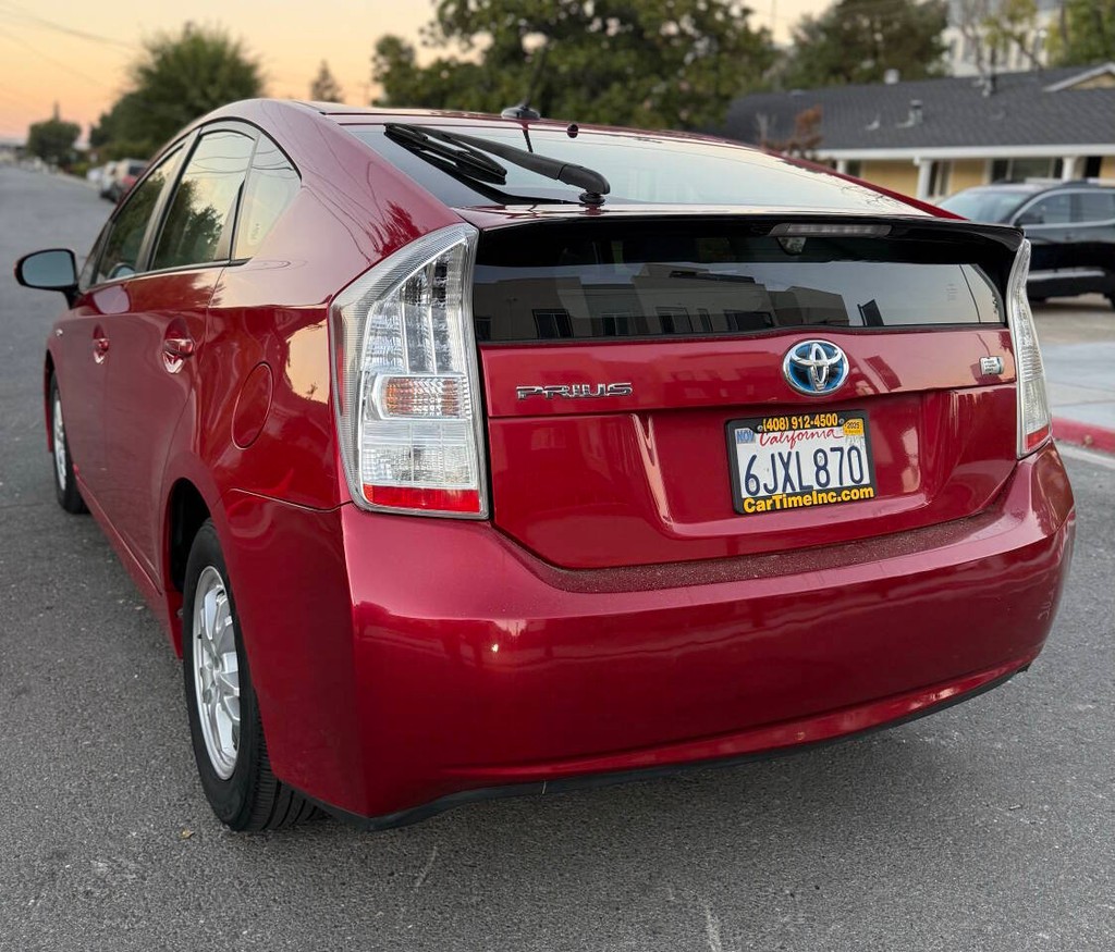 Toyota Prius Vehicle Full-screen Gallery Image 08