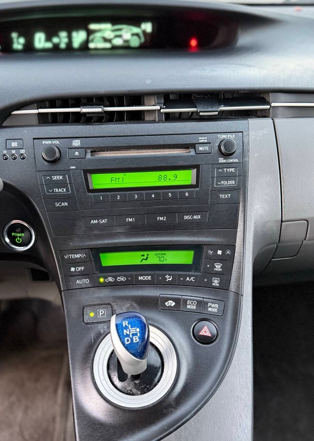 Toyota Prius Vehicle Full-screen Gallery Image 11