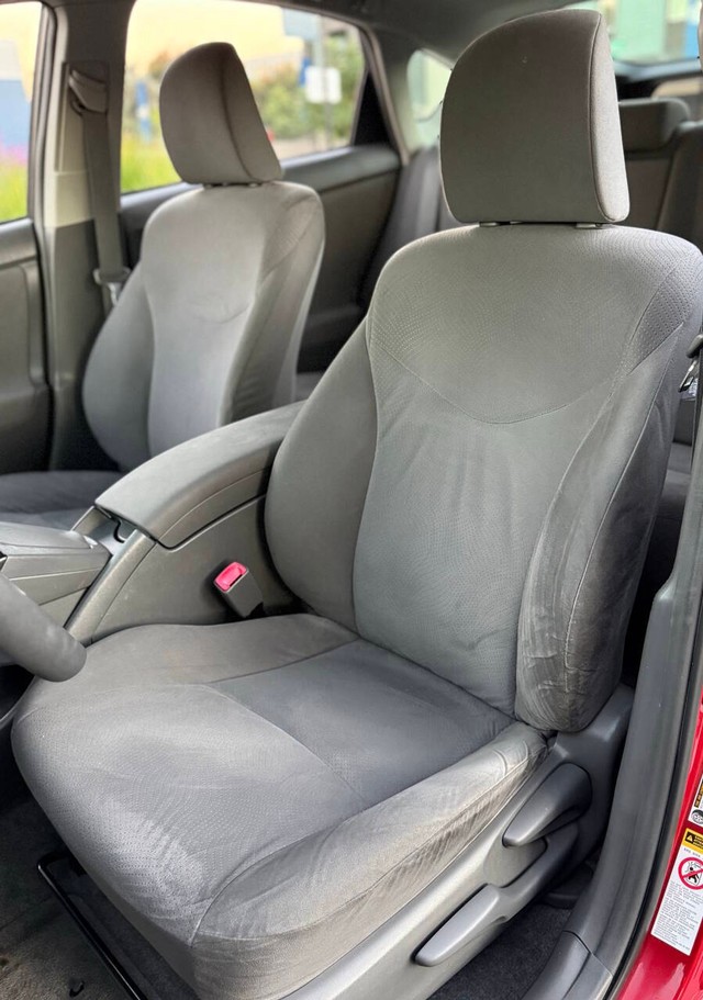 Toyota Prius Vehicle Full-screen Gallery Image 12