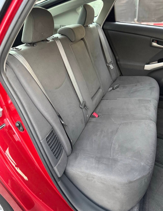 Toyota Prius Vehicle Full-screen Gallery Image 14