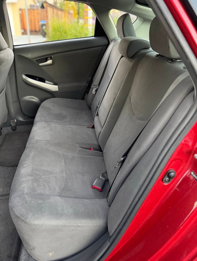 Toyota Prius Vehicle Full-screen Gallery Image 15