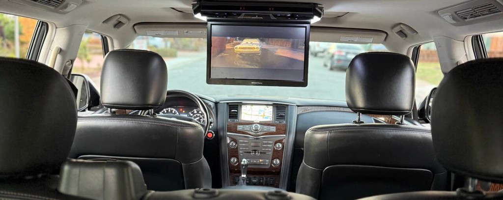 Nissan Armada Vehicle Full-screen Gallery Image 18