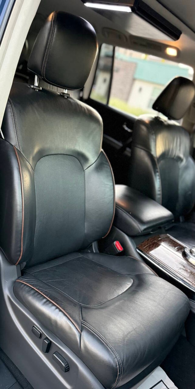 Nissan Armada Vehicle Full-screen Gallery Image 14