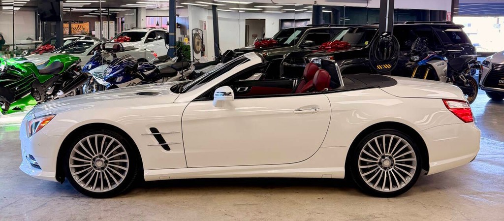 Mercedes-Benz SL-Class Vehicle Full-screen Gallery Image 03