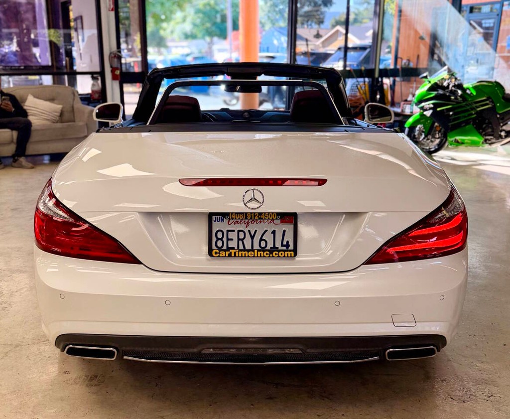 Mercedes-Benz SL-Class Vehicle Full-screen Gallery Image 05