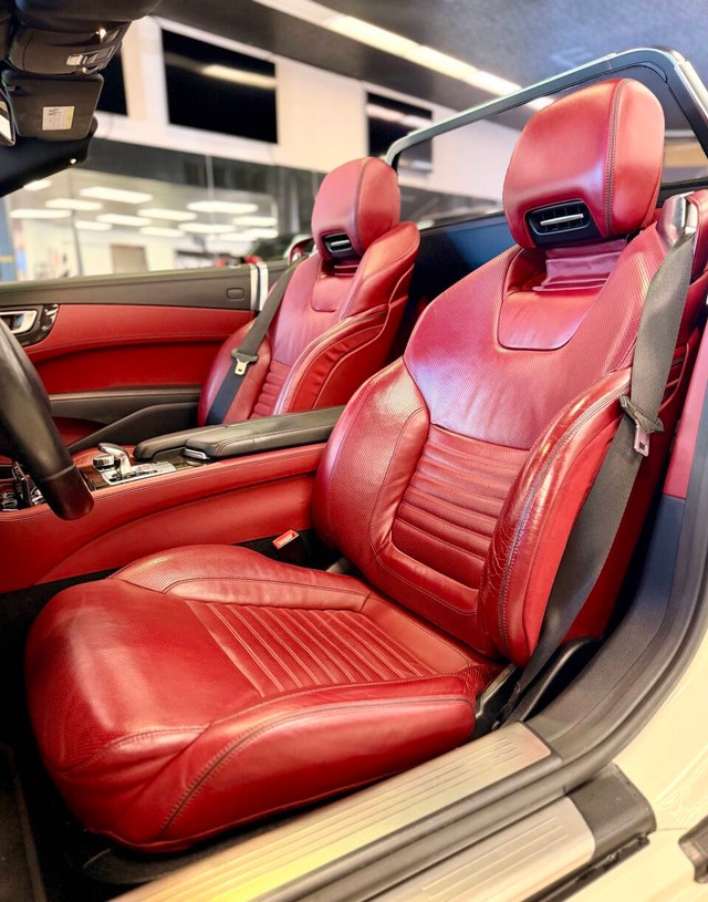 Mercedes-Benz SL-Class Vehicle Full-screen Gallery Image 09