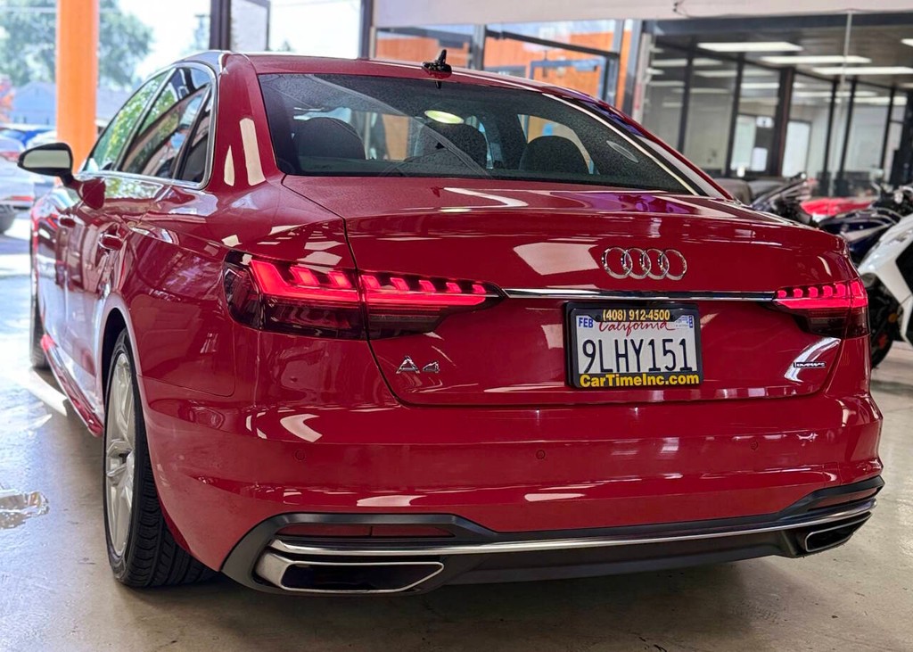 Audi A4 Sedan Vehicle Full-screen Gallery Image 06