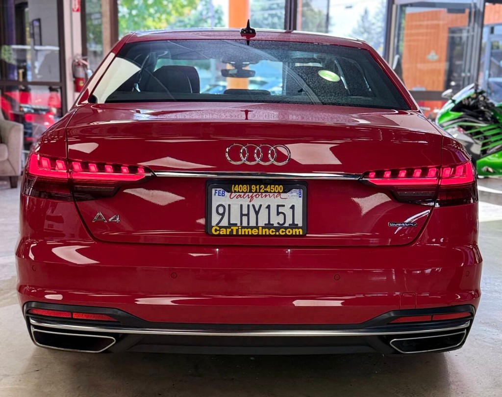 Audi A4 Sedan Vehicle Full-screen Gallery Image 07