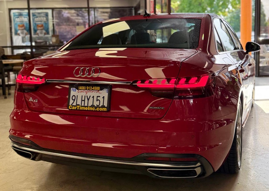 Audi A4 Sedan Vehicle Full-screen Gallery Image 08