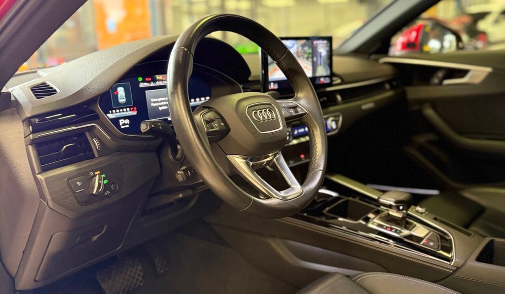 Audi A4 Sedan Vehicle Full-screen Gallery Image 10