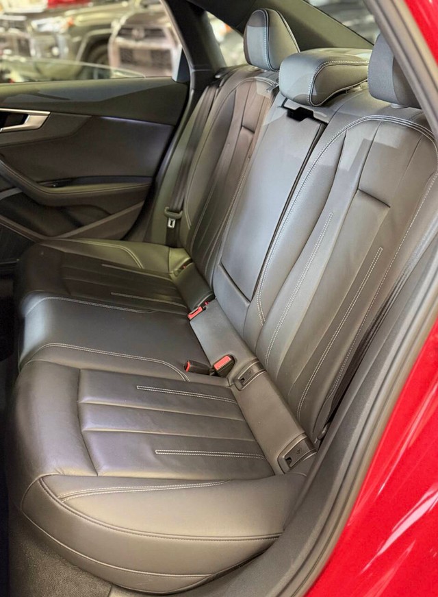 Audi A4 Sedan Vehicle Full-screen Gallery Image 15