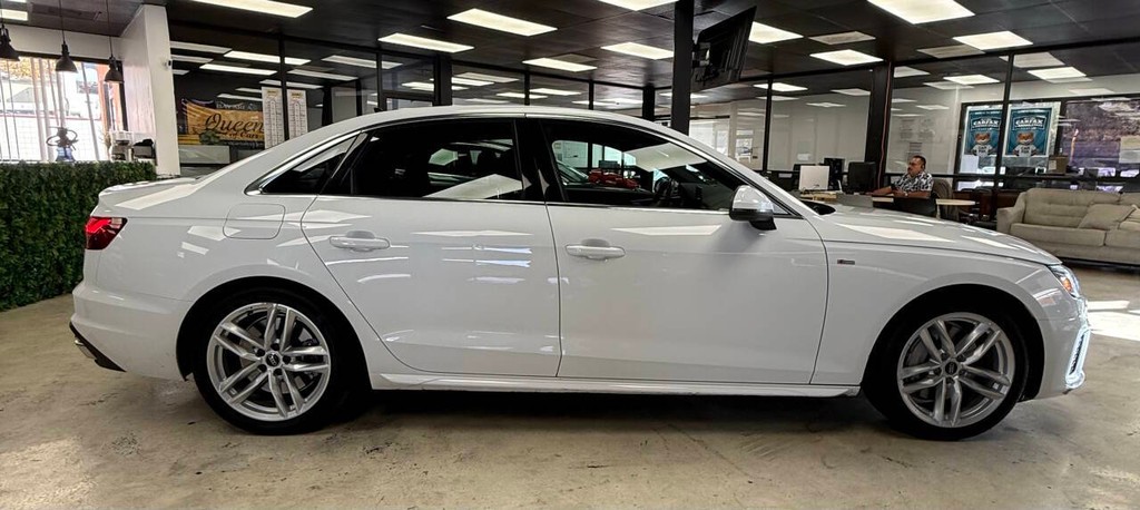Audi A4 Sedan Vehicle Full-screen Gallery Image 05