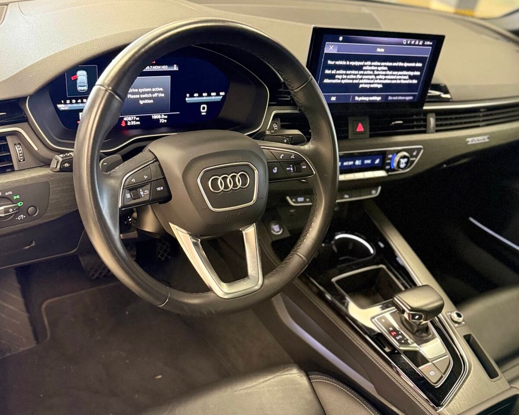 Audi A4 Sedan Vehicle Full-screen Gallery Image 09