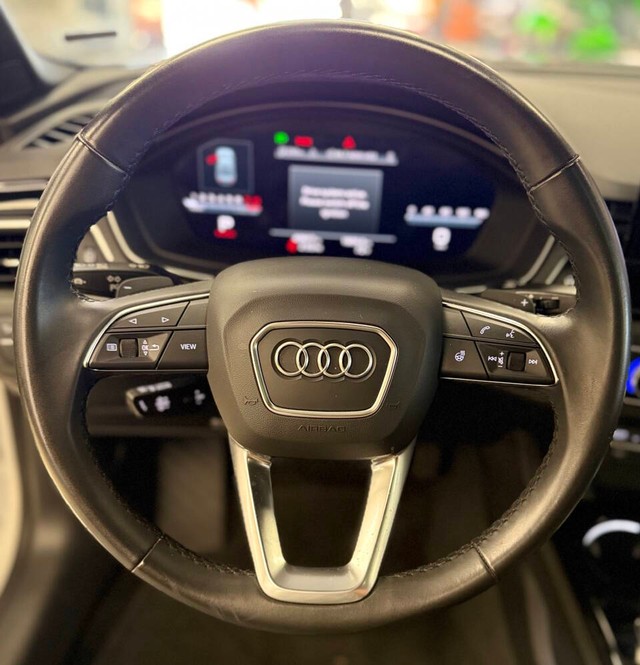 Audi A4 Sedan Vehicle Full-screen Gallery Image 10