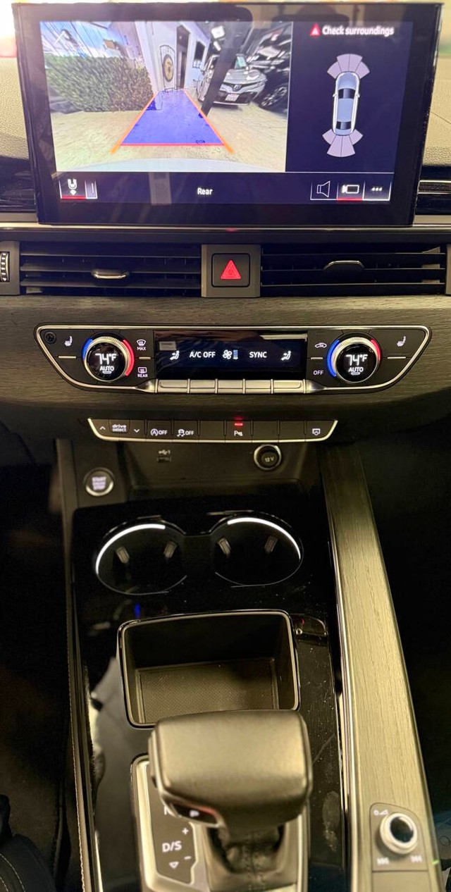 Audi A4 Sedan Vehicle Full-screen Gallery Image 11