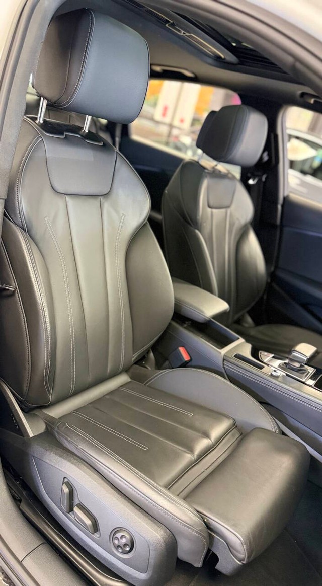 Audi A4 Sedan Vehicle Full-screen Gallery Image 13