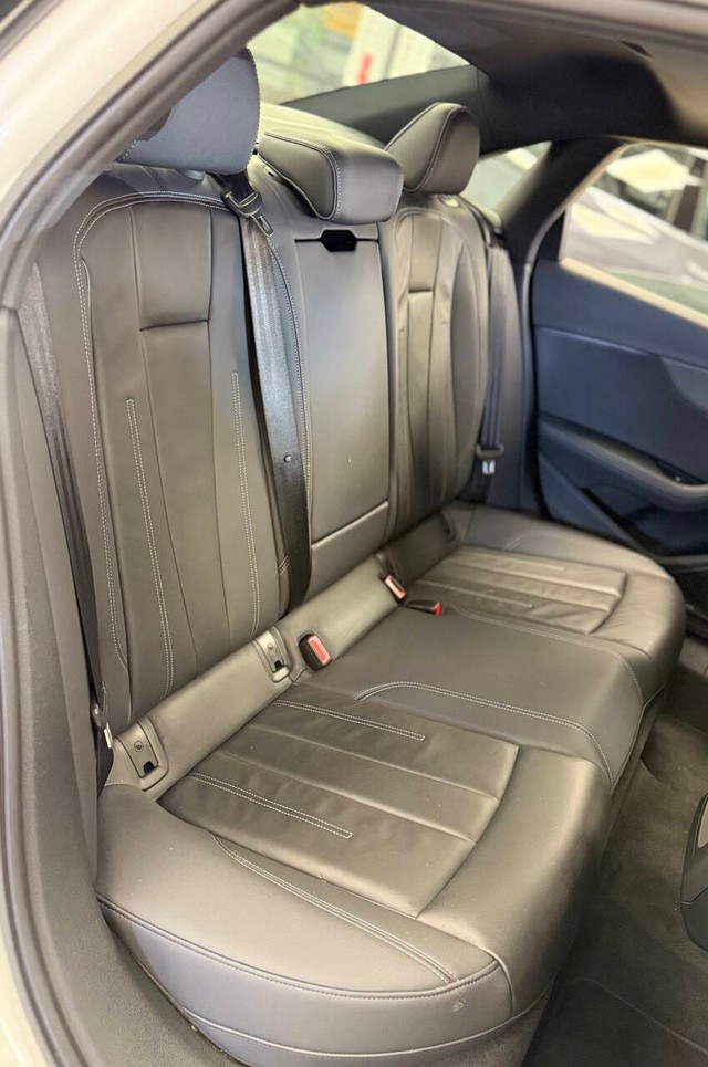 Audi A4 Sedan Vehicle Full-screen Gallery Image 14