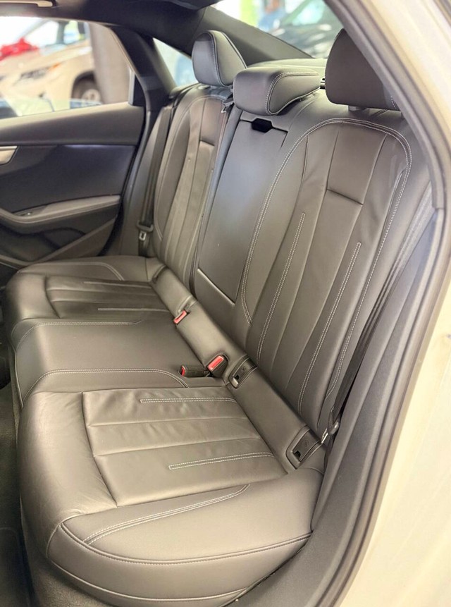 Audi A4 Sedan Vehicle Full-screen Gallery Image 15