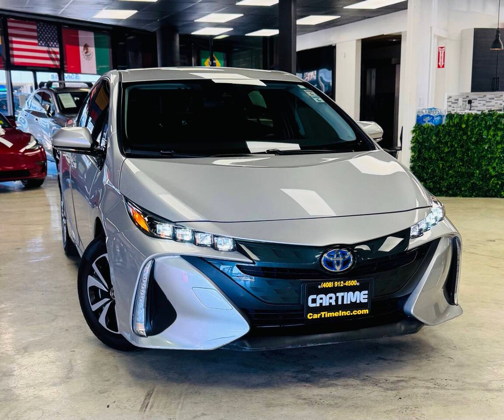 Toyota Prius Prime Vehicle Full-screen Gallery Image 02