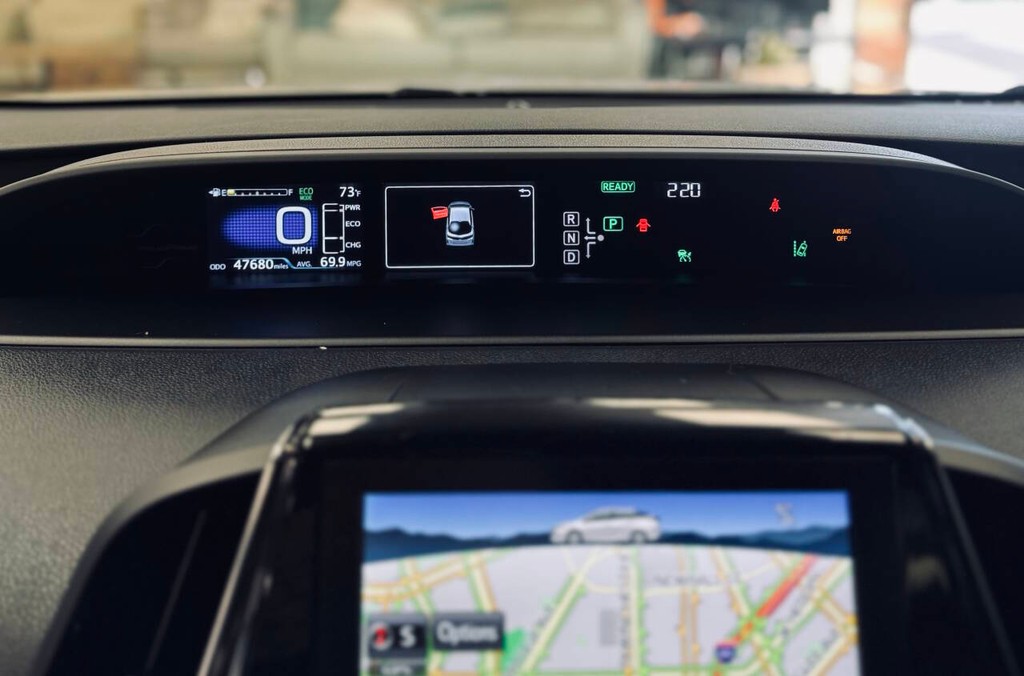 Toyota Prius Prime Vehicle Full-screen Gallery Image 10