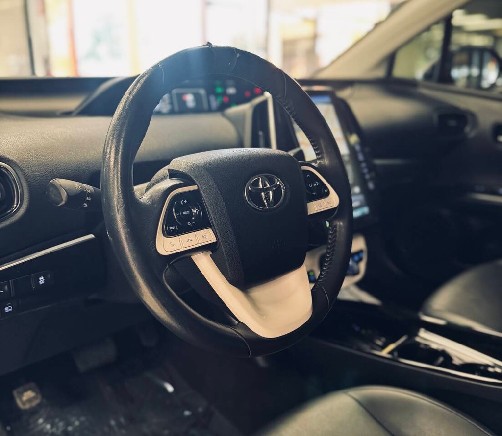 Toyota Prius Prime Vehicle Full-screen Gallery Image 13