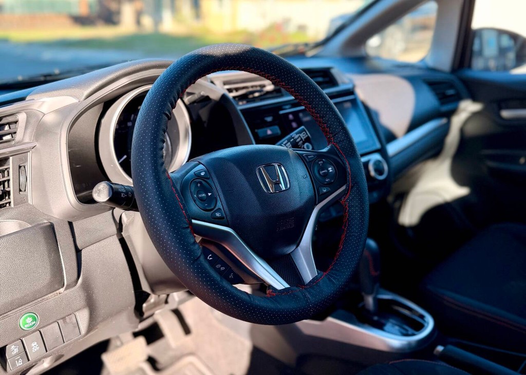 Honda Fit Vehicle Full-screen Gallery Image 10